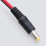 Cabo adaptador P4 5,5 x 2,1 mm para garras jacaré, 23 cm — Conector Lateral