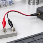 Cabo adaptador P4 5,5 x 2,1 mm para garras jacaré, 23 cm — Uso Bancada Conectado