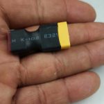 Conector adaptador XT60 Macho para T-Dean Fêmea Energia 60A — quadro real video 3