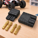 Par de conectores TRX em bancada de automodelismo RC