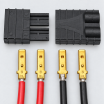 Terminais do conector TRX soldados com as travas voltadas para os fios