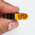 Conector adaptador XT90 Femea para XT60 Macho Energia 60A — 20260929 162042 melhorada
